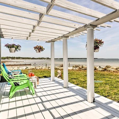 Oceanfront White Stone Cottage With Private Beach! Exterior photo