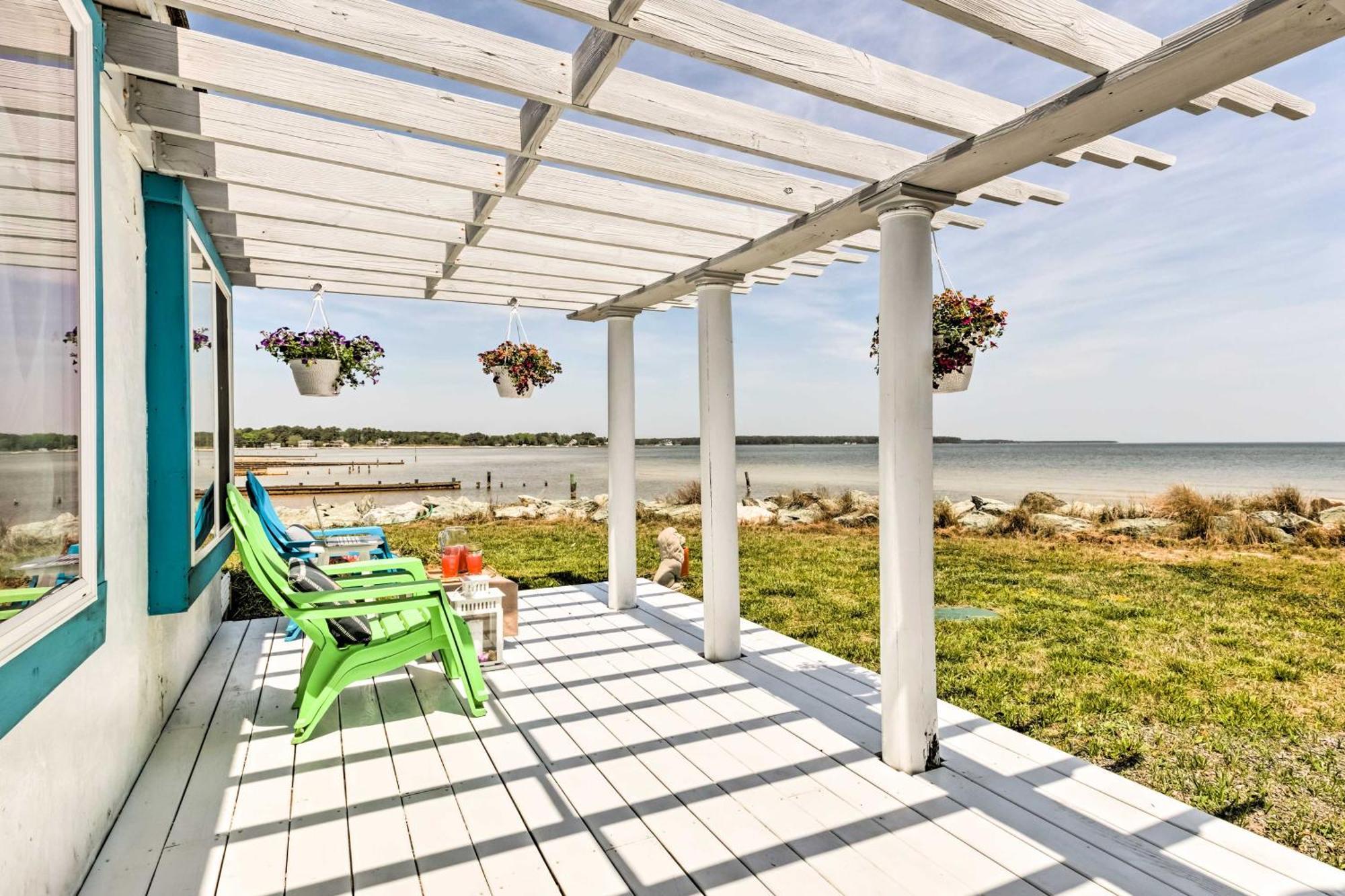 Oceanfront White Stone Cottage With Private Beach! Exterior photo