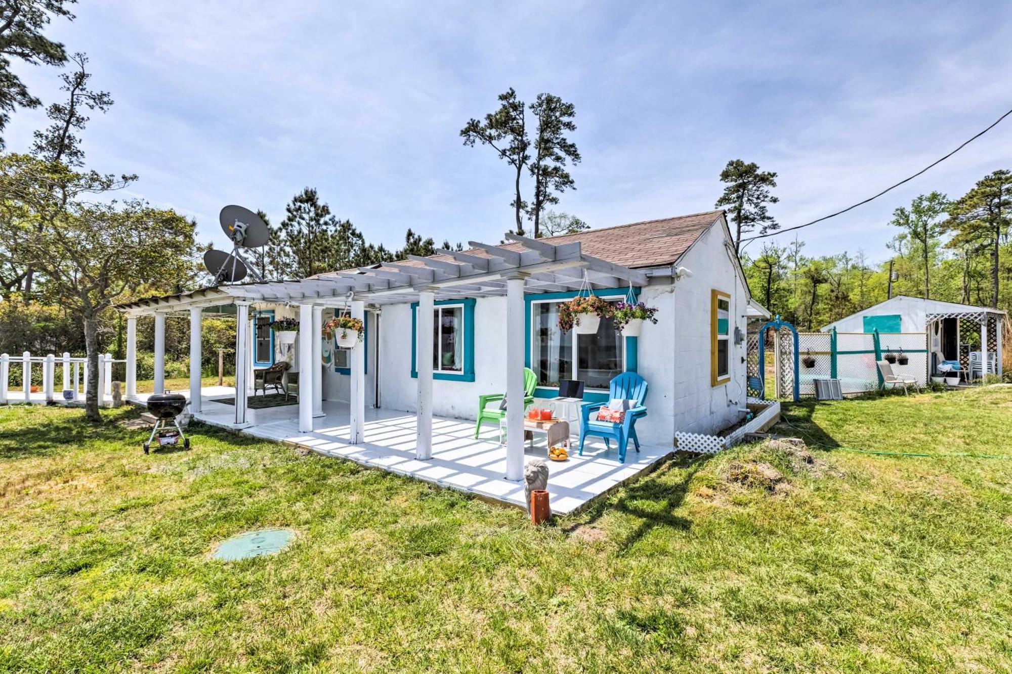 Oceanfront White Stone Cottage With Private Beach! Exterior photo