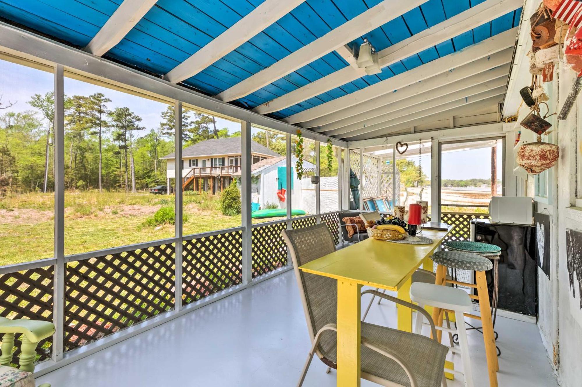 Oceanfront White Stone Cottage With Private Beach! Exterior photo