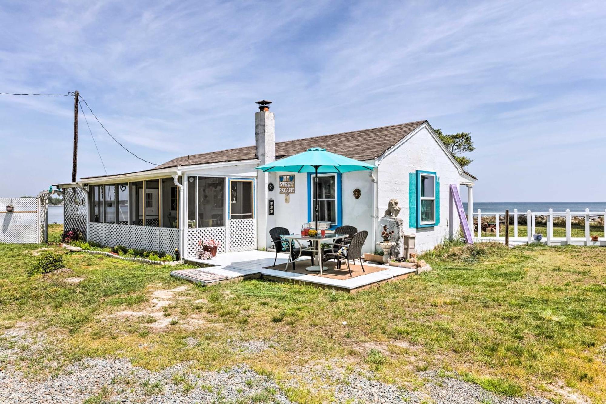 Oceanfront White Stone Cottage With Private Beach! Exterior photo