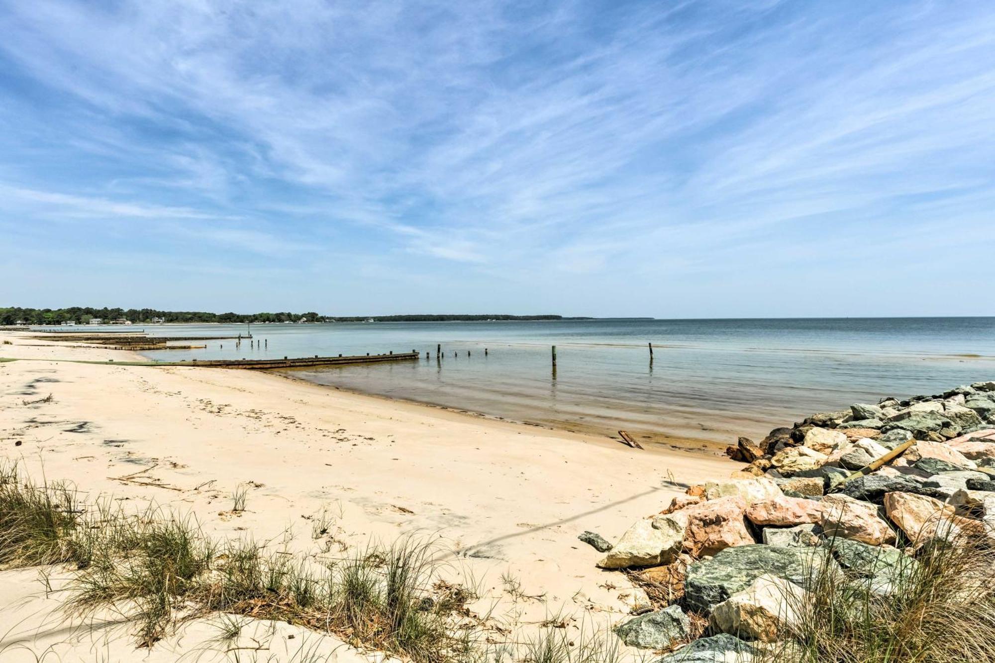 Oceanfront White Stone Cottage With Private Beach! Exterior photo