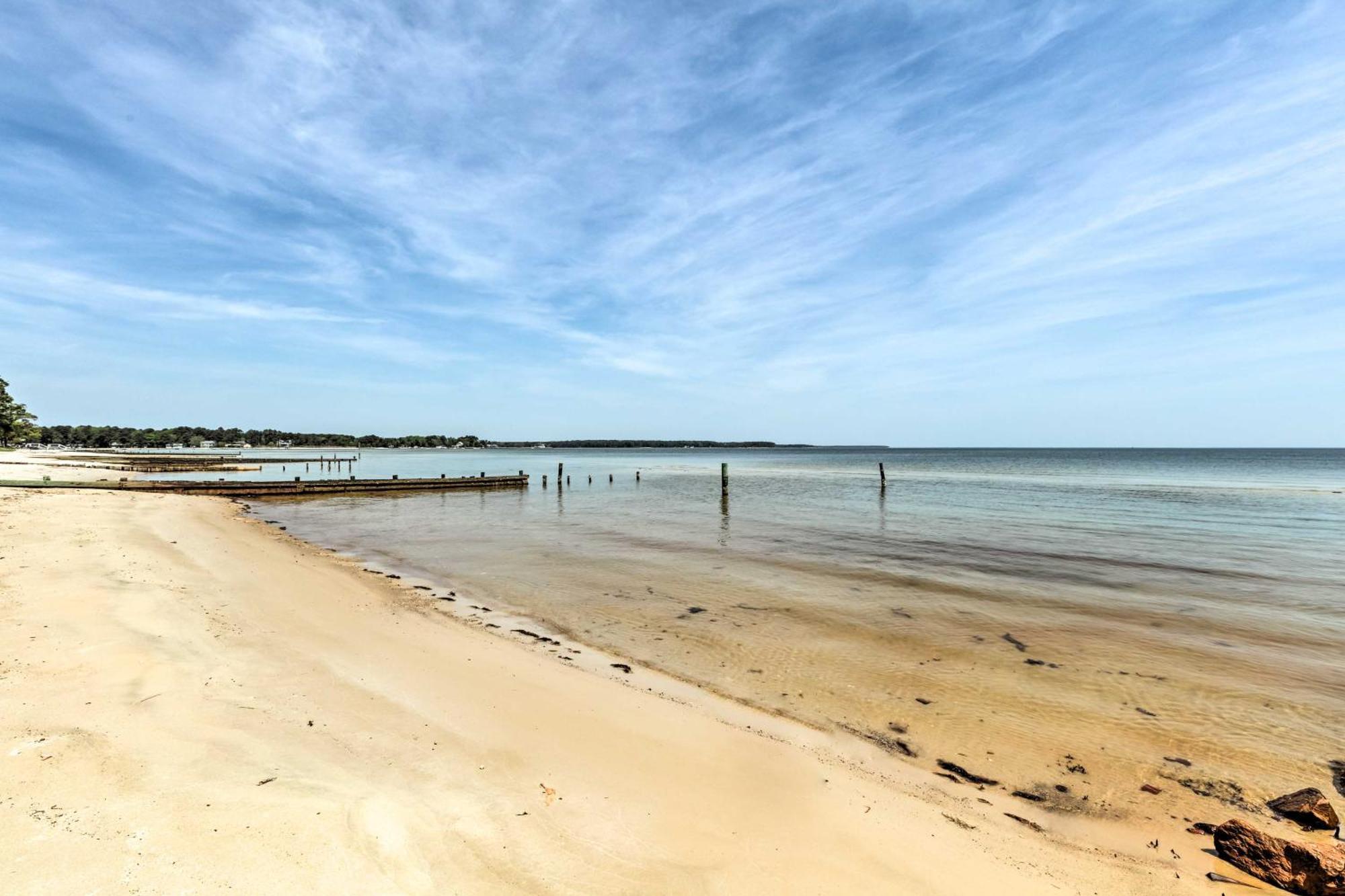 Oceanfront White Stone Cottage With Private Beach! Exterior photo