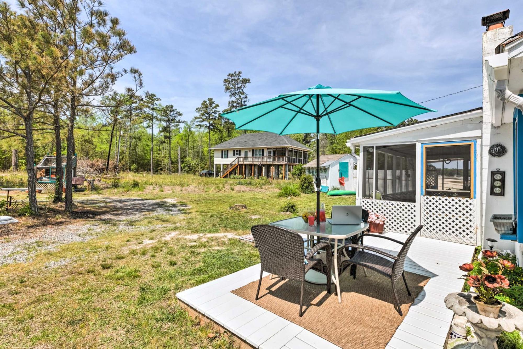 Oceanfront White Stone Cottage With Private Beach! Exterior photo