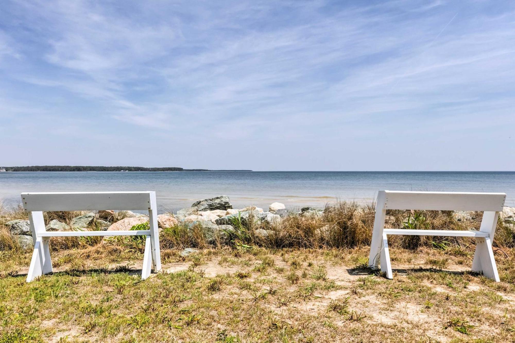 Oceanfront White Stone Cottage With Private Beach! Exterior photo