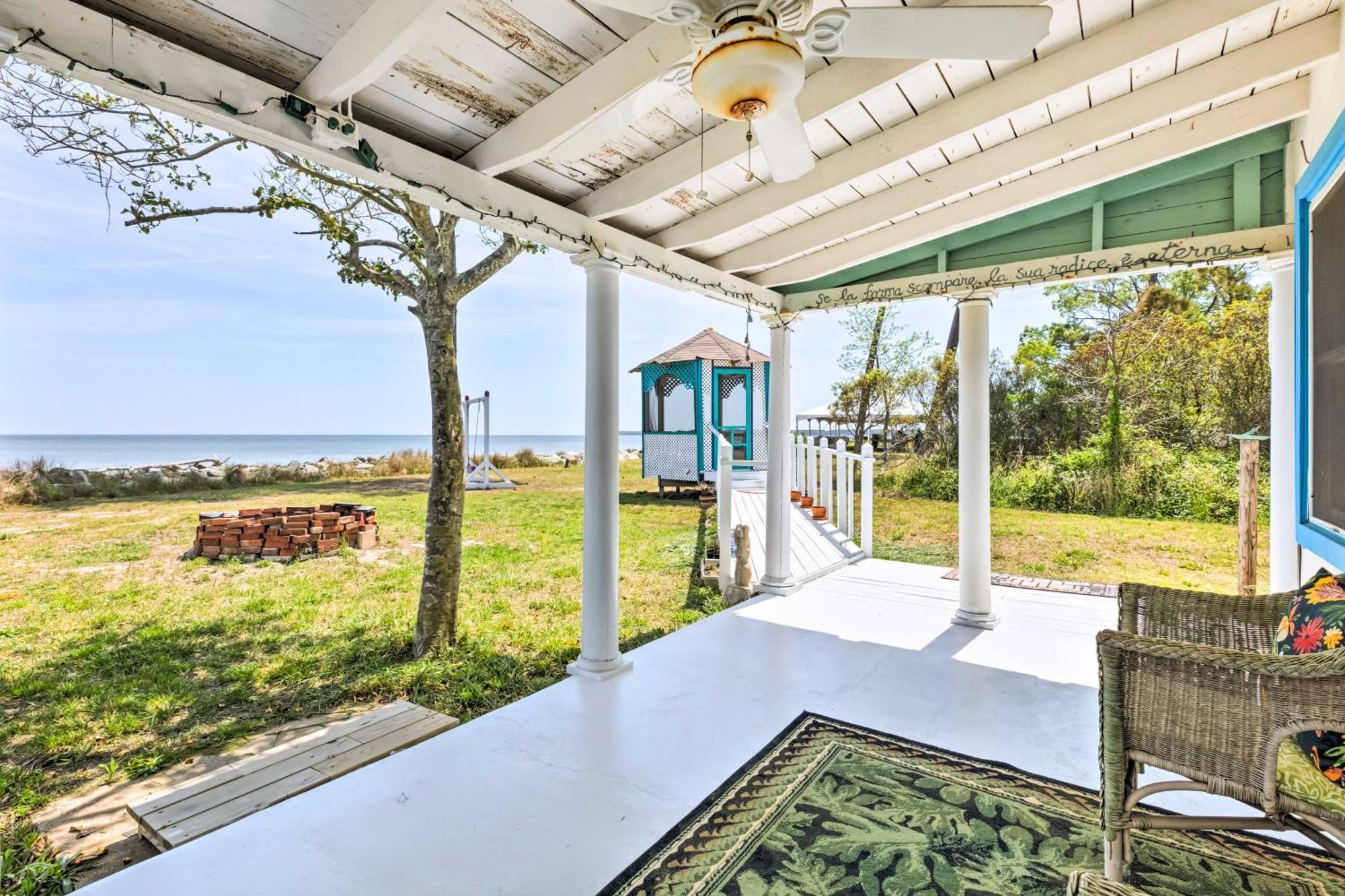 Oceanfront White Stone Cottage With Private Beach! Exterior photo